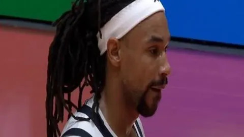 “樊振东发布皇马Vlog：展望辉煌未来，九派新闻首曝资讯”